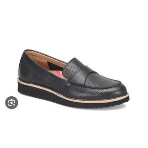 Comfortivia align Laina perforated black loafers nwob